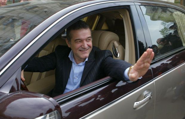 Gigi Becali, moment fabulos în trafic! Ce întrebare i-a pus polițistul