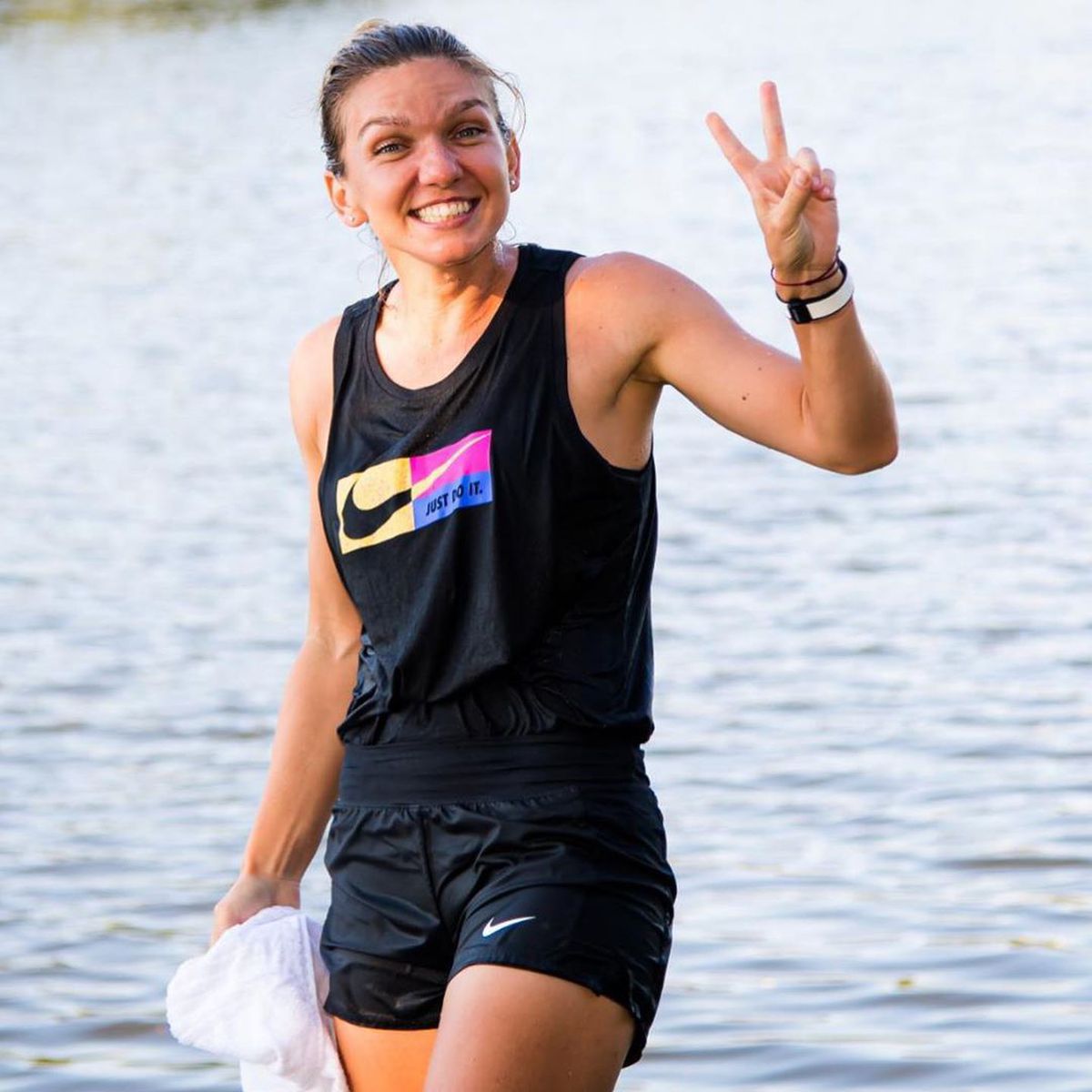 VIDEO Simona Halep, cu Bentley-ul de 300.000 de euro prin București! Ce a postat tenismena de la întâlnirea cu iubitul