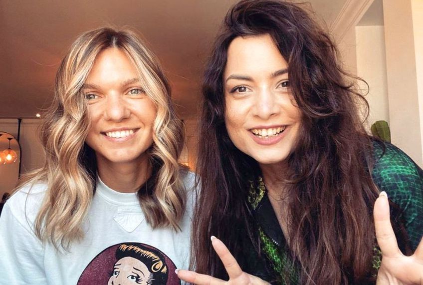 Simona Halep (stânga), alături de hairstylist-ul său // foto: Instagram @ simonahalep