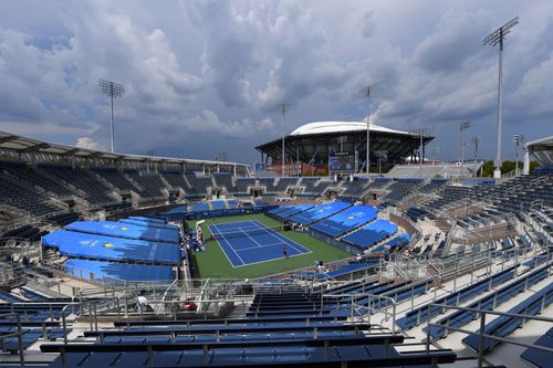 Așa arată un meci de tenis în vreme de pandemie, fără spectatori în tribune FOTO Reuters