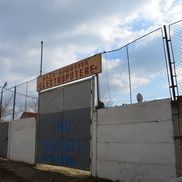 Intrarea în baza sportivă e păzită, în prezent arena fiind privată, fără acces al vizitatorilor