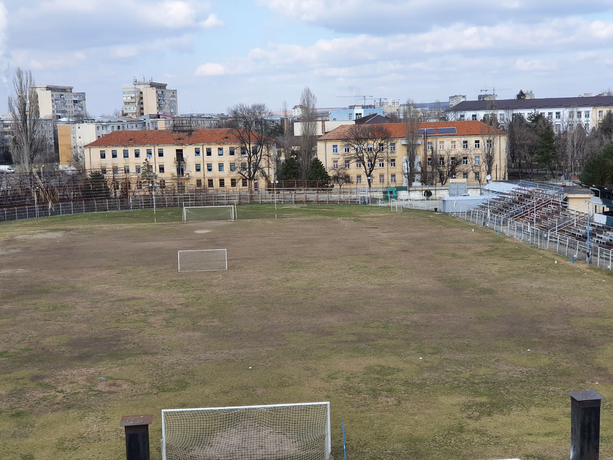 Valea arămie a pompierilor » Stadionul Electroputere, într-o stare deplorabilă: rugină, pământ și buruieni pe arena unde au fost crescuți jucători de seamă