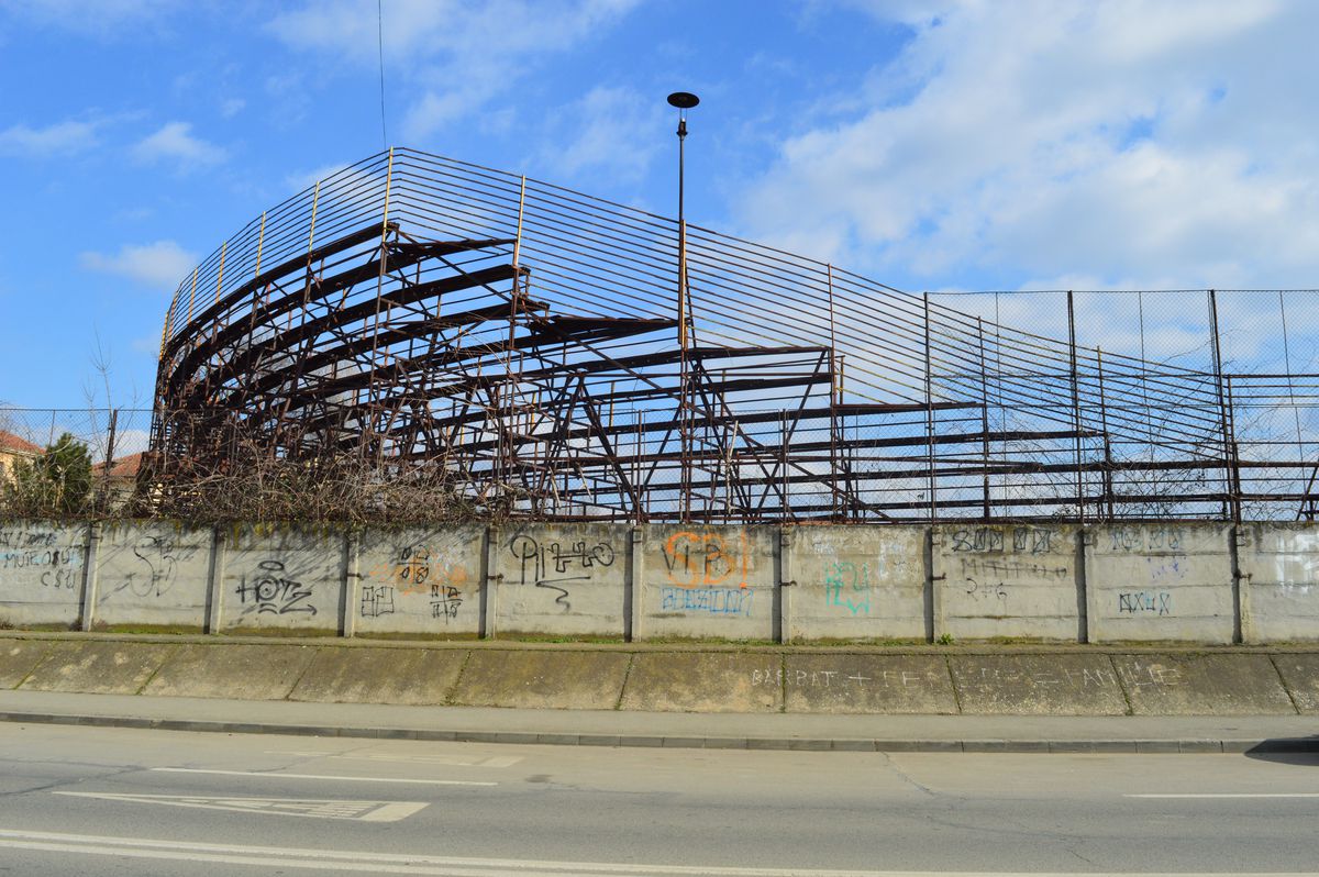 Valea arămie a pompierilor » Stadionul Electroputere, într-o stare deplorabilă: rugină, pământ și buruieni pe arena unde au fost crescuți jucători de seamă