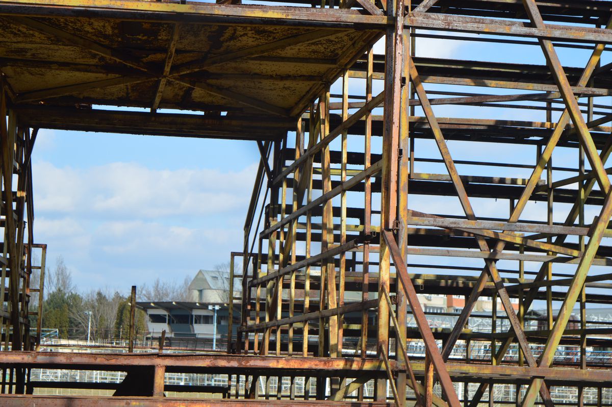 Valea arămie a pompierilor » Stadionul Electroputere, într-o stare deplorabilă: rugină, pământ și buruieni pe arena unde au fost crescuți jucători de seamă