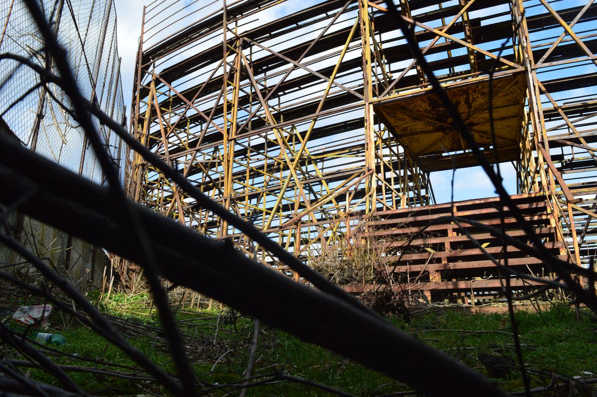 Valea arămie a pompierilor » Stadionul Electroputere, într-o stare deplorabilă: rugină, pământ și buruieni pe arena unde au fost crescuți jucători de seamă