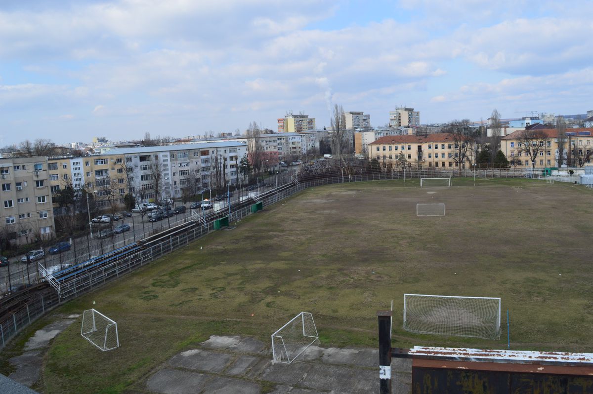 Valea arămie a pompierilor » Stadionul Electroputere, într-o stare deplorabilă: rugină, pământ și buruieni pe arena unde au fost crescuți jucători de seamă