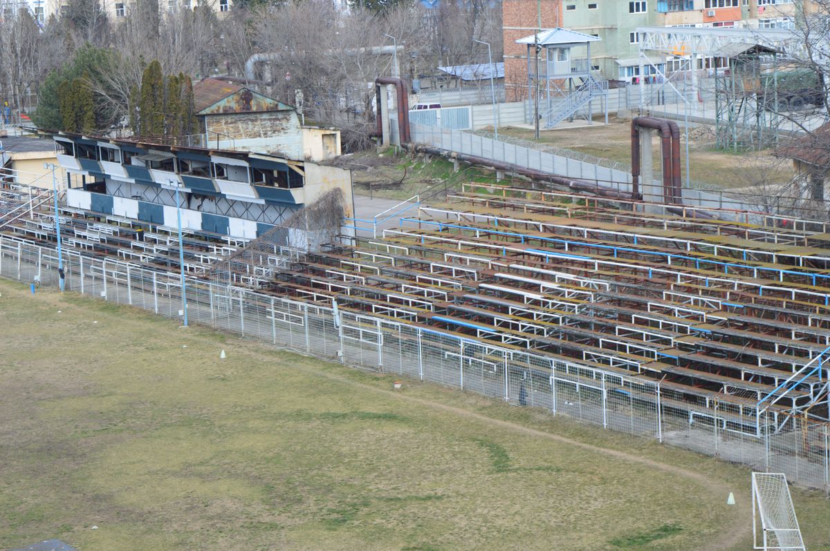 Valea arămie a pompierilor » Stadionul Electroputere, într-o stare deplorabilă: rugină, pământ și buruieni pe arena unde au fost crescuți jucători de seamă