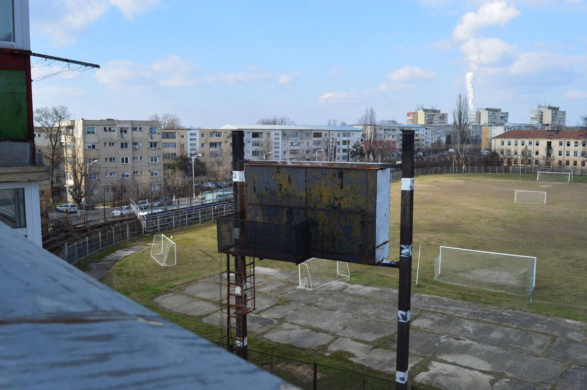 Valea arămie a pompierilor » Stadionul Electroputere, într-o stare deplorabilă: rugină, pământ și buruieni pe arena unde au fost crescuți jucători de seamă