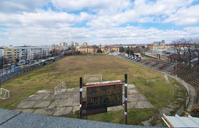 Valea arămie a pompierilor » Stadionul Electroputere, într-o stare deplorabilă: rugină, pământ și buruieni pe arena unde au fost crescuți jucători de seamă