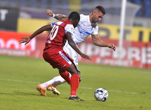 Hervin Ongenda într-un duel cu Ovidiu Popescu
Foto:Imago