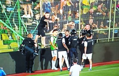 Fanii i-au chemat la raport! Momente tensionate după CS Mioveni - FCU Craiova