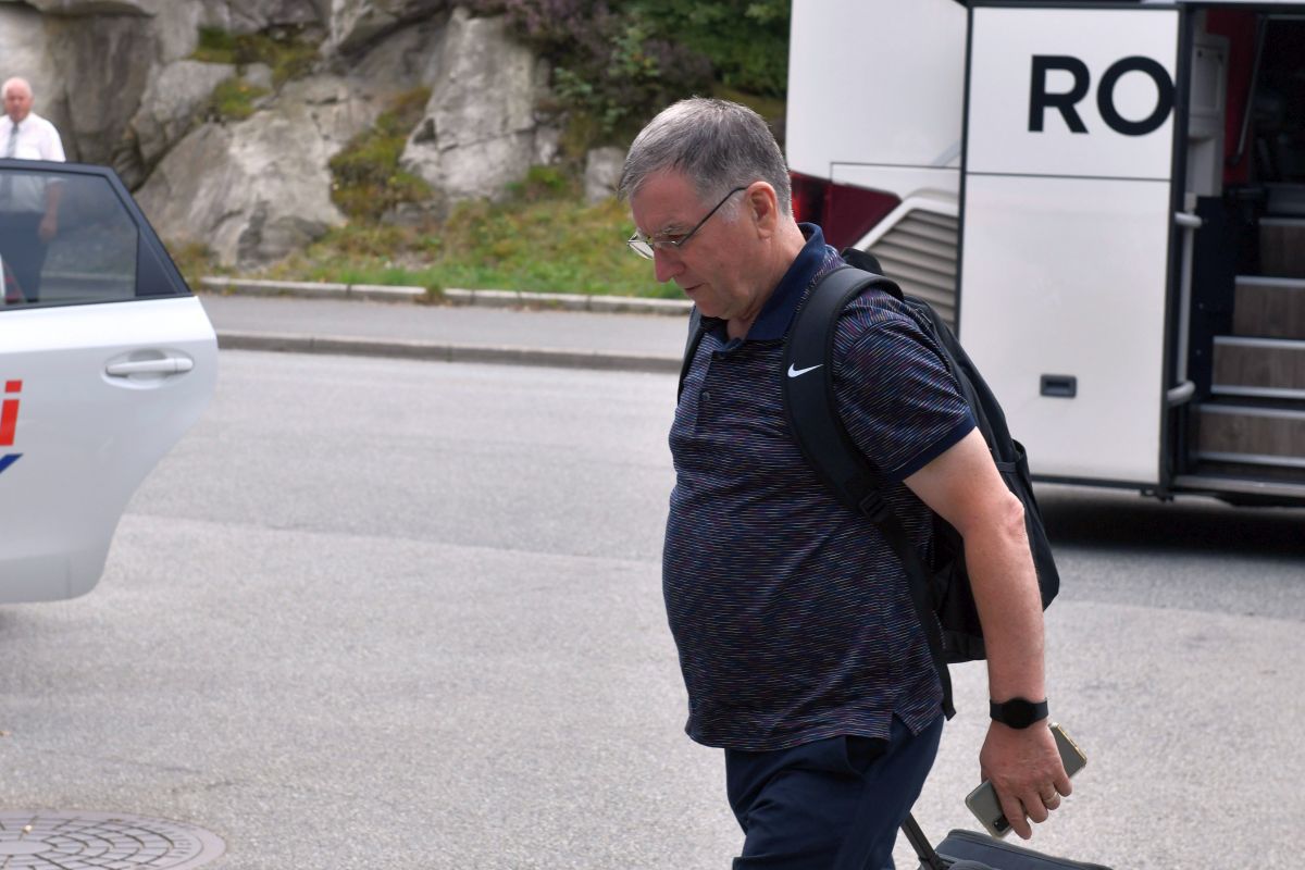 Delegația FCSB a ajuns în Norvegia! Imagini surprinse de GSP la sosirea roș-albaștrilor + personajul-surpriză care i-a însoțit pe români