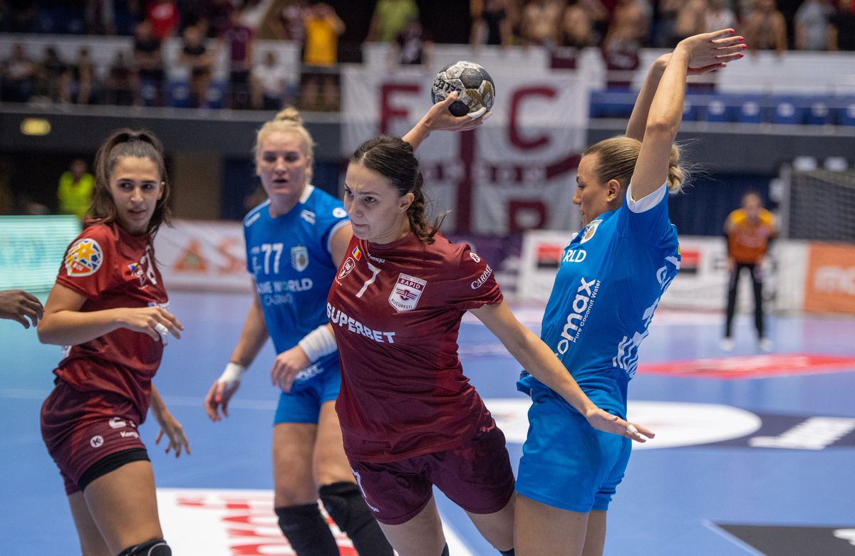 Clipe de spaimă în Supercupa României, Rapid - CSM București » Jucătoarea a fost transportată direct la spital