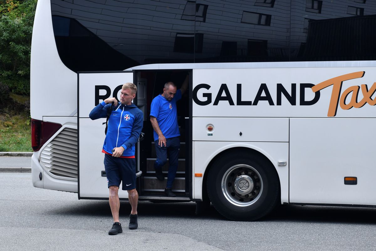 Viking - FCSB (sosirea roș-albaștrilor la Stavanger)