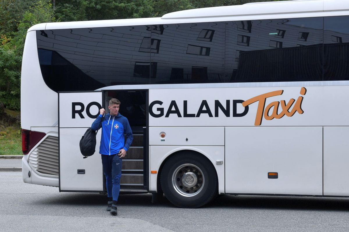 Viking - FCSB (sosirea roș-albaștrilor la Stavanger)