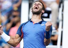 Senzaționala călătorie a campionului de la Cincinnati » Luna trecută, pierdea în primul tur la Iași, acum i-a învins pe Nadal și Tsitsipas și a luat cel mai important trofeu din carieră