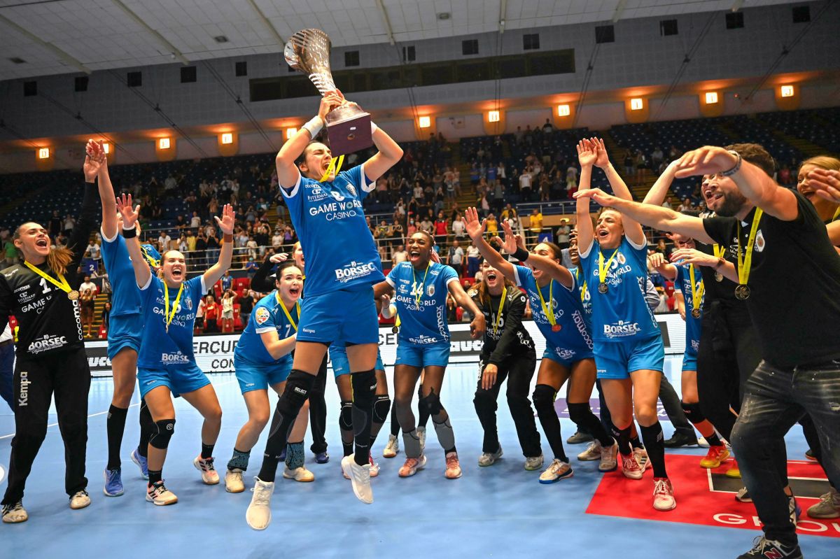 CSM București a învins-o pe Rapid în Supercupa României, după un meci extrem de spectaculos