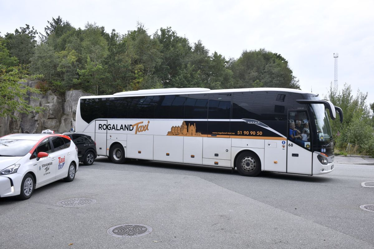 Delegația FCSB a ajuns în Norvegia! Imagini surprinse de GSP la sosirea roș-albaștrilor + personajul-surpriză care i-a însoțit pe români