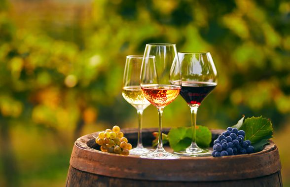 Vin alb, vin rosé sau vin roșu? Ghidul băuturilor de la SmartDrinks.ro pentru ocazii speciale