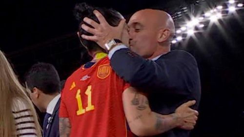 Federaţia spaniolă organizează vineri o adunare generală extraordinară, după ce președintele Luis Rubiales a sărutat-o pe jucătoarea Jennifer Hermoso la ceremonia de după finala Campionatului Mondial Feminin, Spania - Anglia 1-0.