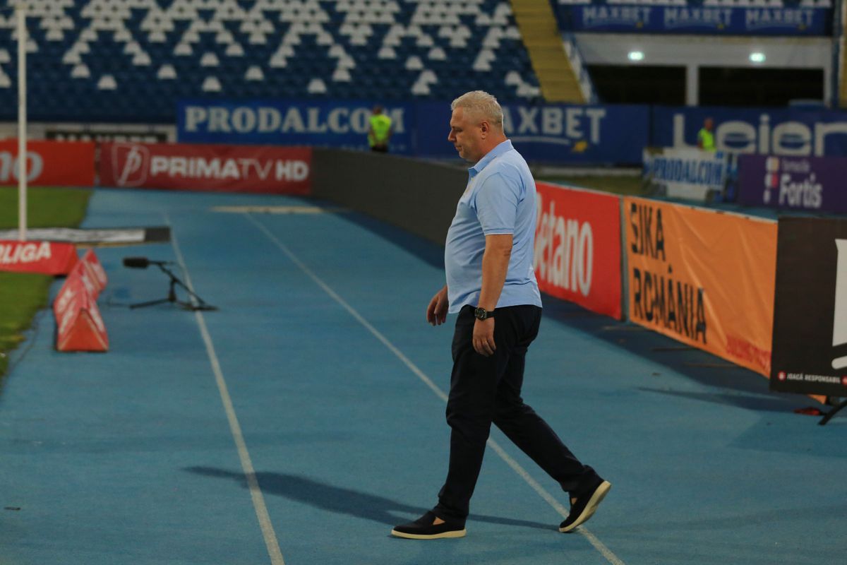 Detaliul surprins de reporterul GSP la Iași » Ce a făcut Șumudică, iar în mandatul lui Lennon nu s-a petrecut niciodată