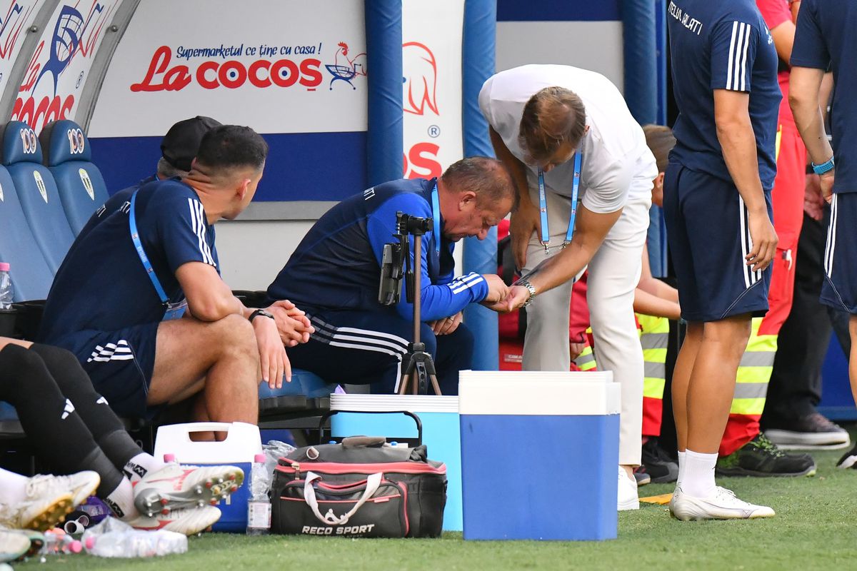 Detalii observate pe stadion la Petrolul - Oțelul » A ajuns pe pastile! Dorinel Munteanu, greu de controlat