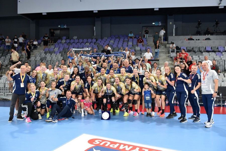 CSM București păstrează trofeul Supercupei României, după un meci strâns cu Gloria Bistrița și suspans până la final