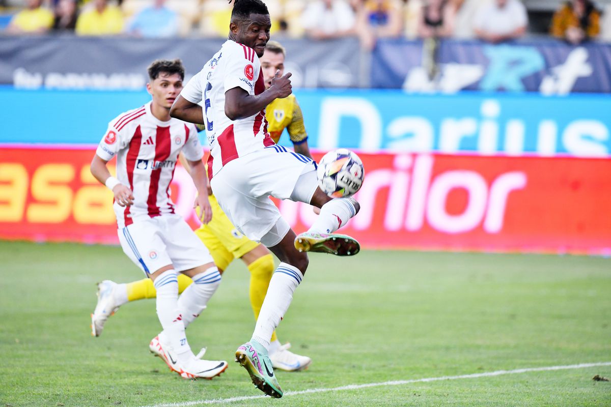 Detalii observate pe stadion la Petrolul - Oțelul » A ajuns pe pastile! Dorinel Munteanu, greu de controlat