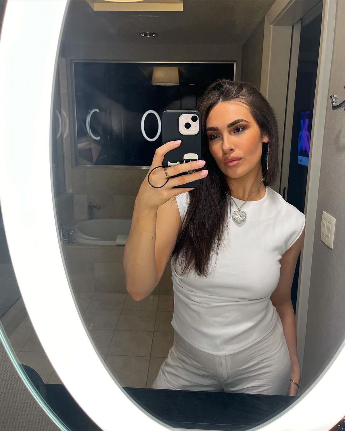 Fotbalista care face spectacol în Anglia a devenit virală după asemănarea izbitoare cu celebra Megan Fox