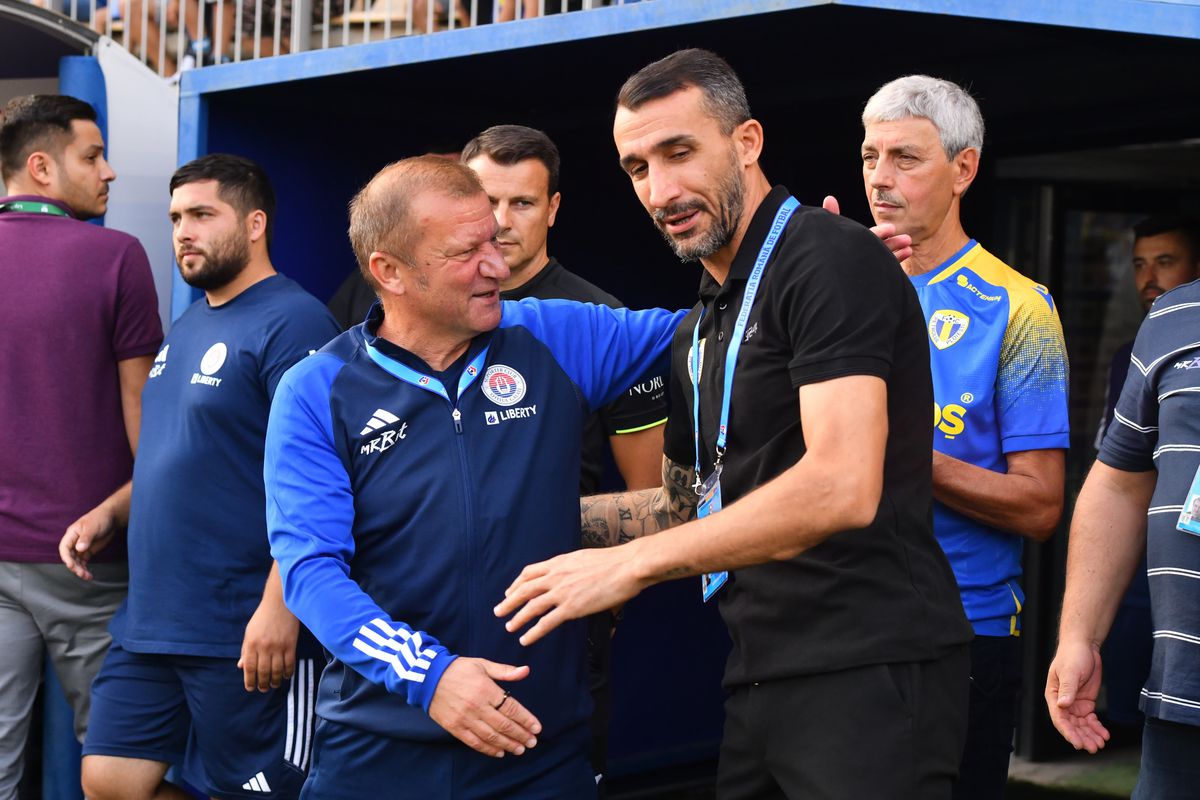 Detalii observate pe stadion la Petrolul - Oțelul » A ajuns pe pastile! Dorinel Munteanu, greu de controlat