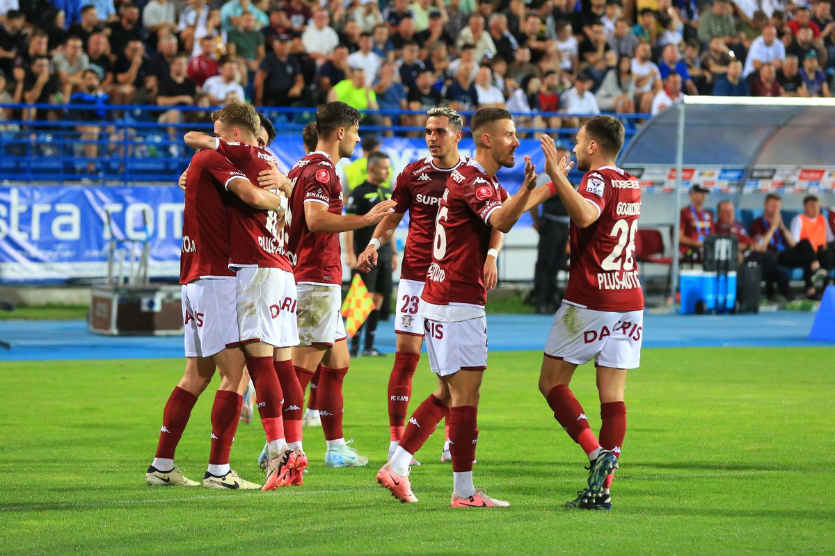 Poli Iași - Rapid. Șumudică, luat în brațe de toți jucătorii