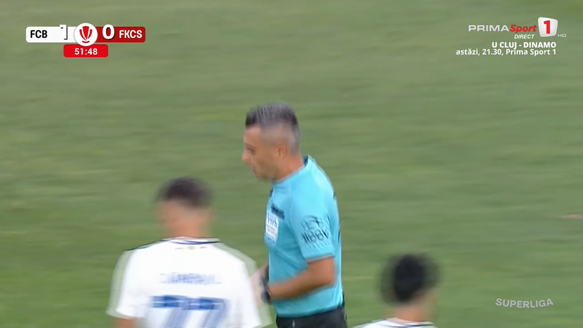 Horațiu Feșnic a uitat cartonașele la vestiare. La propriu! Moment stânjenitor în timpul meciului Botoșani - Csikszereda