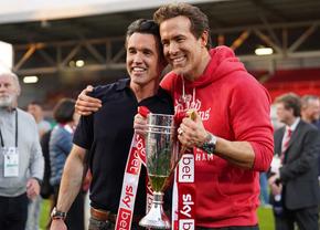 Ryan Reinolds și Rob McElhenney investesc masiv! Wrexham a cheltuit de 3 ori mai mult decât toate cluburile din Superliga