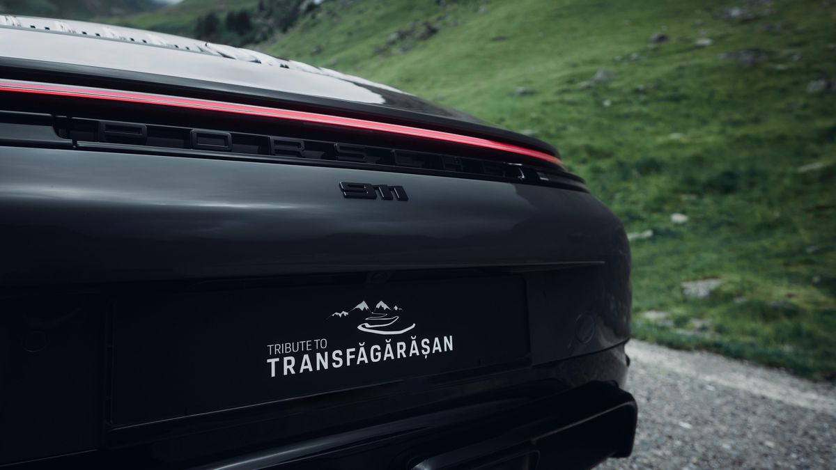 David Popovici și-a condus bolidul de lux la evenimentul organizat de Porsche în România: „Tribute to Transfăgărașan”