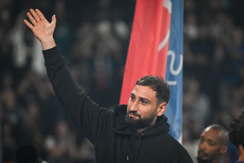 După 161 de meciuri și 10 trofee câștigate cu PSG, Gianluigi Donnarumma și-a luat la revedere de la fanii campioanei Europei pe Parc des Princes, după 1-0 cu Angers / Foto: Imago