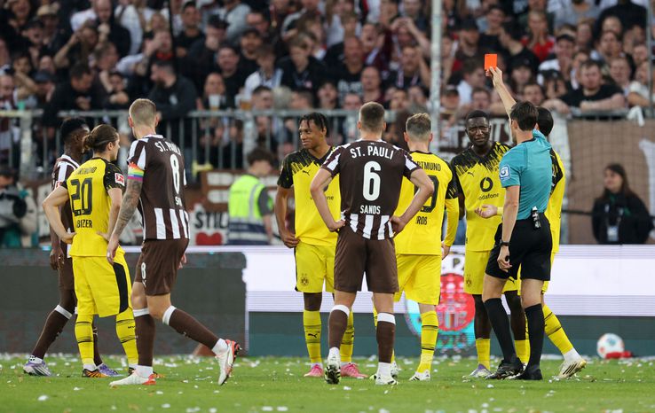 St. Pauli - Borussia Dortmund, în prima etapă din Bundesliga // FOTO: Getty Images