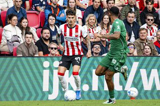 Presa din Olanda a caracterizat debutul lui Dennis Man: „I-a făcut pe fani să tânjească după Johan Bakayoko” + ce spune antrenorul Peter Bosz