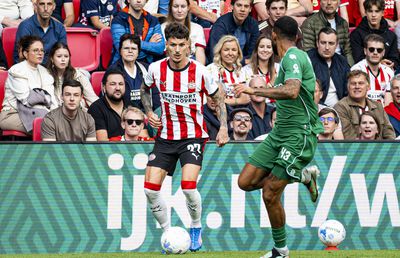 Presa din Olanda a caracterizat debutul lui Dennis Man: „I-a făcut pe fani să tânjească după Johan Bakayoko” + ce spune antrenorul Peter Bosz