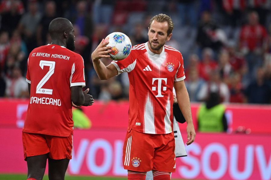Harry Kane a luat acasă mingea cu care a reușit hattrickul cu RB Leipzig (6-0) / Foto: Imago Clauza secretă din contractul lui Harry Kane » Cum și când și-ar putea pierde Bayern golgheterul englez!