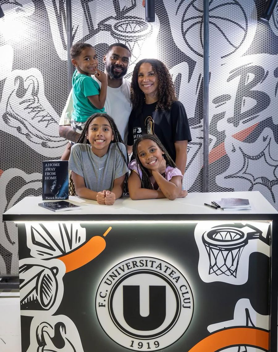 Două anecdote din cartea autobiografică a căpitanului lui U-BT Cluj-Napoca » Peste 100 de fani au fost prezenți la BTarena pentru a obține un exemplar și un autograf