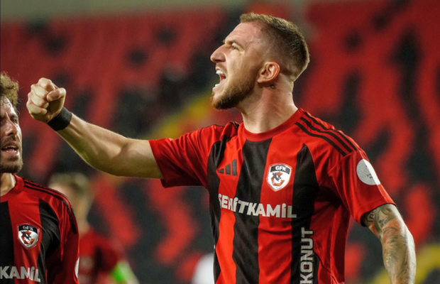 Românii fac show în Turcia! Maxim și Sorescu au colaborat pentru un gol genial