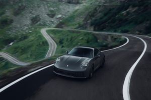 Spectaculos! Primul din cele 10 modele de Porsche 911 Carrera „Tribute to Transfăgărașan” a fost livrat proprietarului român