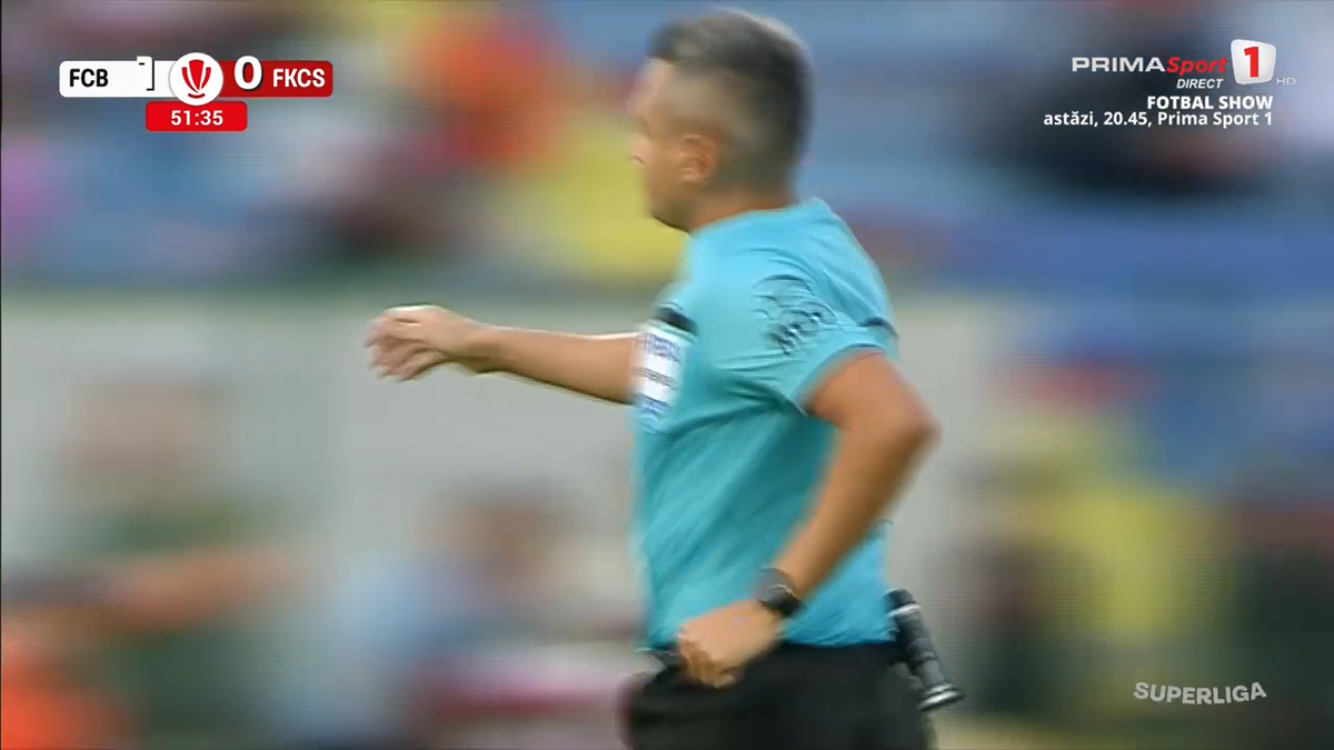 Horațiu Feșnic a uitat cartonașele la vestiare. La propriu! Moment stânjenitor în timpul meciului Botoșani - Csikszereda