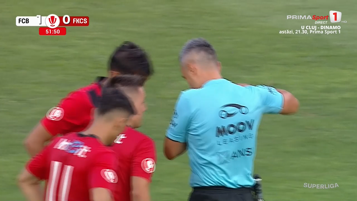 Horațiu Feșnic a uitat cartonașele la vestiare. La propriu! Moment stânjenitor în timpul meciului Botoșani - Csikszereda