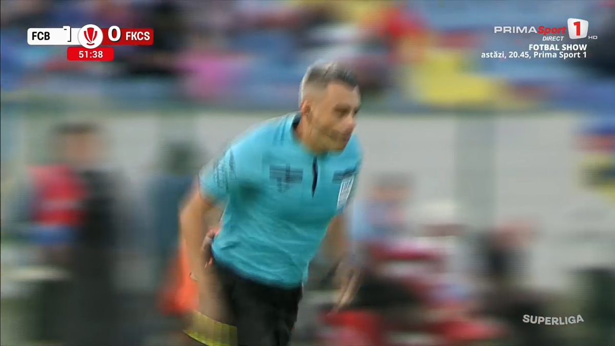 Horațiu Feșnic a uitat cartonașele la vestiare. La propriu! Moment stânjenitor în timpul meciului Botoșani - Csikszereda