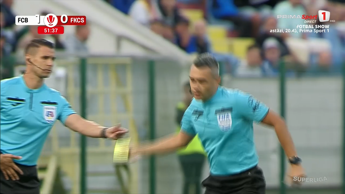 Horațiu Feșnic a uitat cartonașele la vestiare. La propriu! Moment stânjenitor în timpul meciului Botoșani - Csikszereda