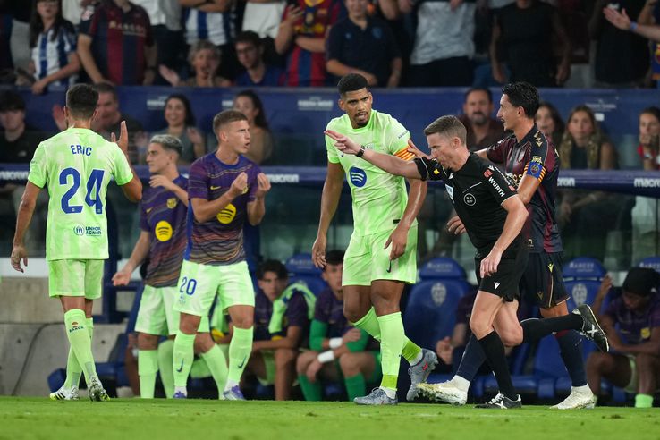 Levante - Barcelona, în etapa #2 din La Liga // FOTO: Getty Images