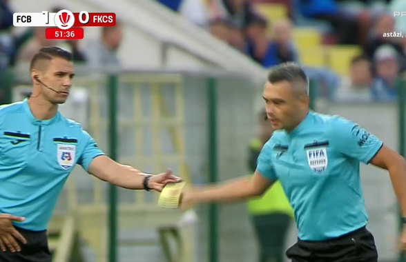 Horațiu Feșnic a uitat cartonașele la vestiare. La propriu! Moment stânjenitor în timpul meciului Botoșani - Csikszereda