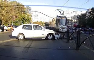 VIDEO Accident violent petrecut în București! O șoferiță începătoare a pierdut controlul mașinii din cauza telefonului