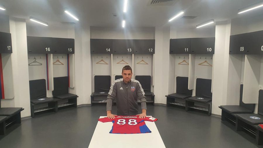 FOTO: Facebook @CSASTEAUA Adi Popa, prezentat oficial la Steaua! Ce număr va purta
